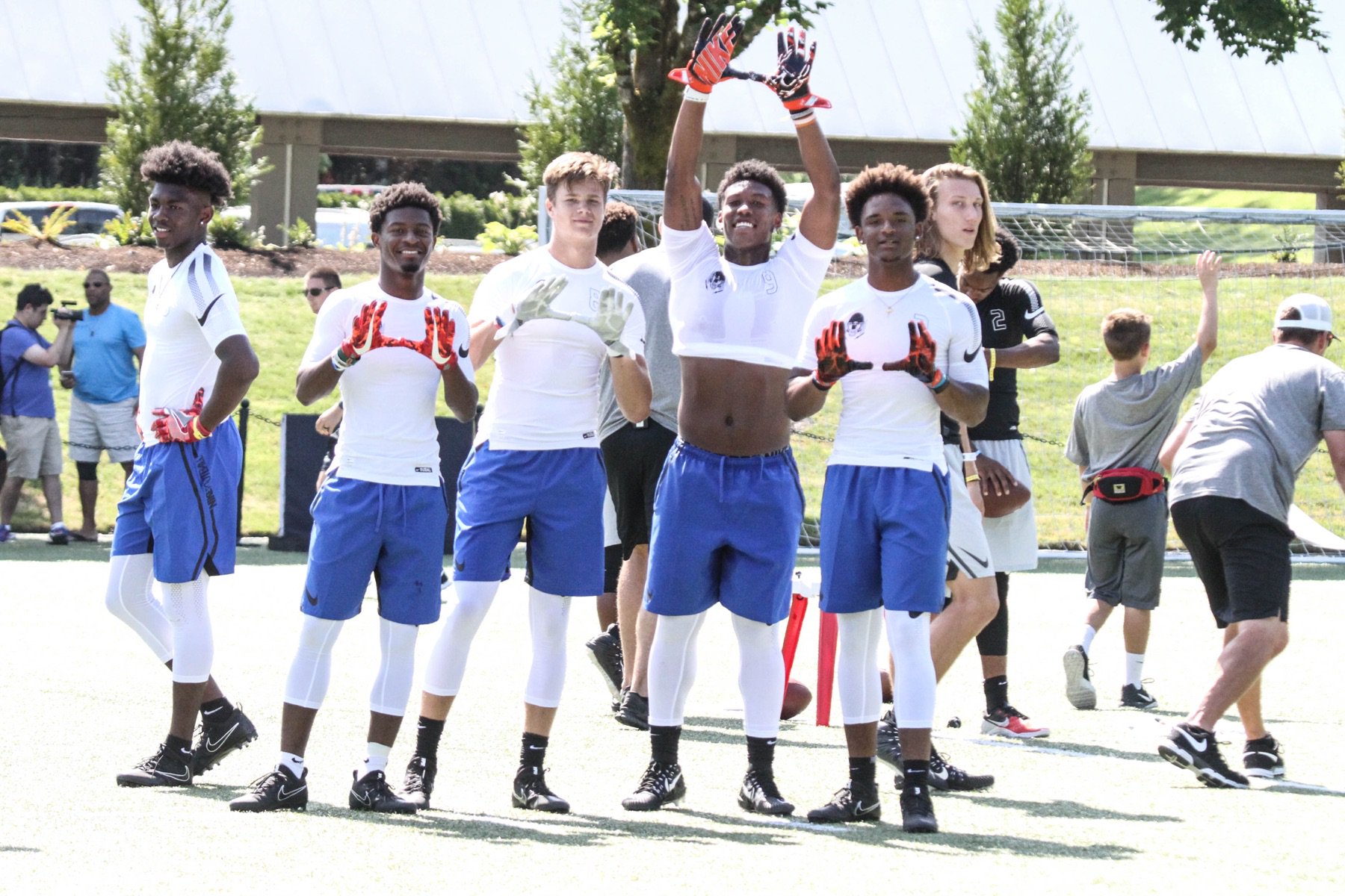 DDmjNJhUwAIK7QW.jpg:large