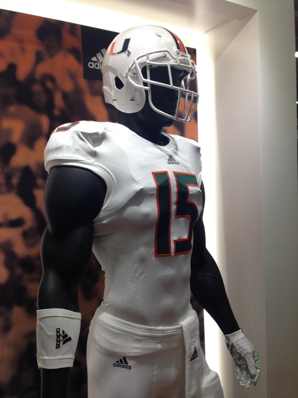 B7FMXl-CAAA9B-x.jpg:large