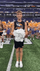 vikings-cheerleader.gif
