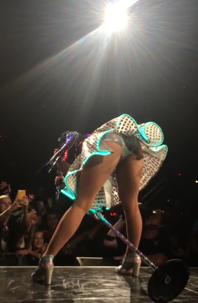 Katy-Perry-booty-pics-2.jpg