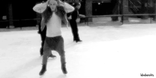 justin-bieber-ice-skating.gif
