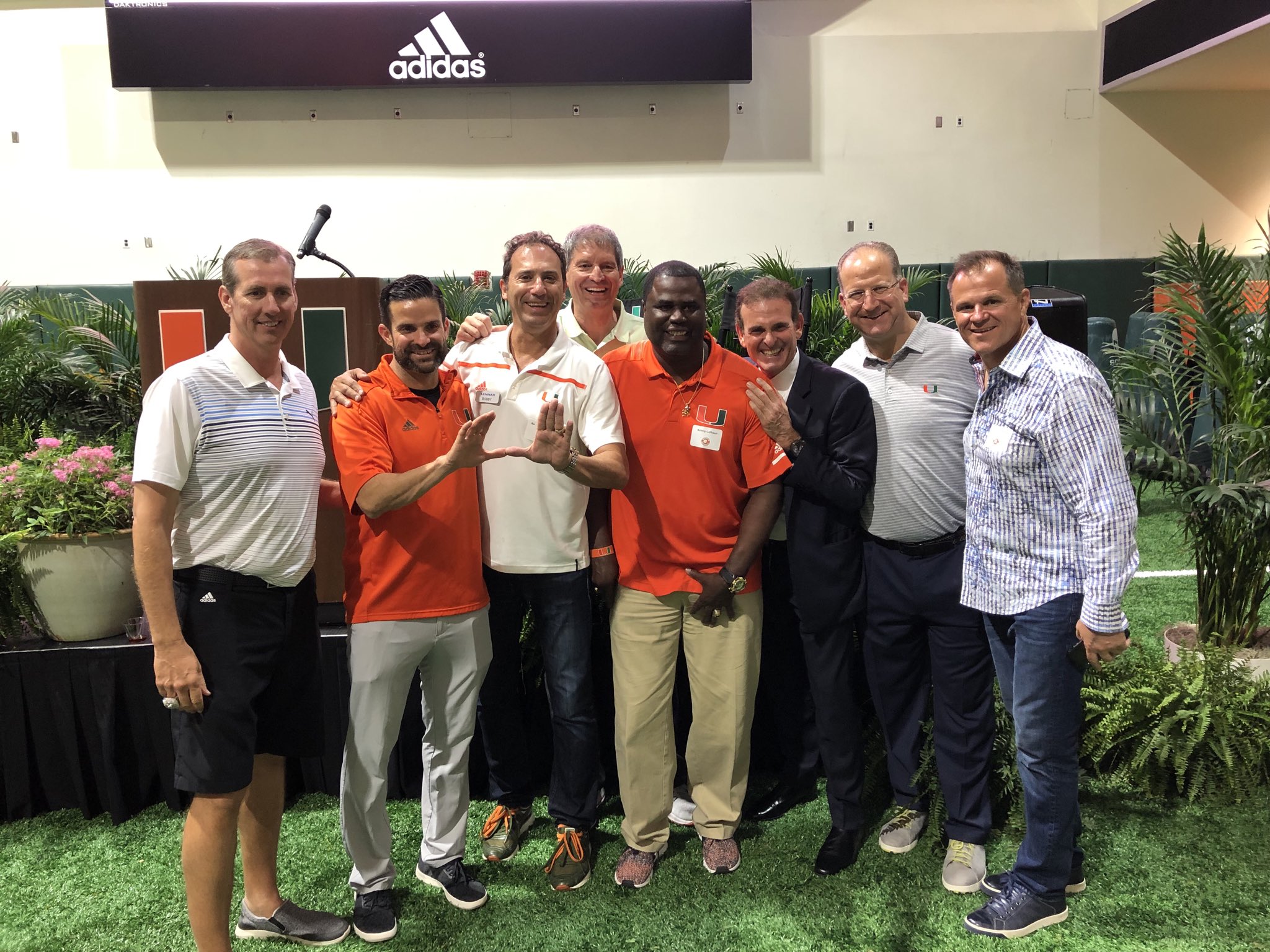 D4CzmQaX4AIxOJH.jpg:large