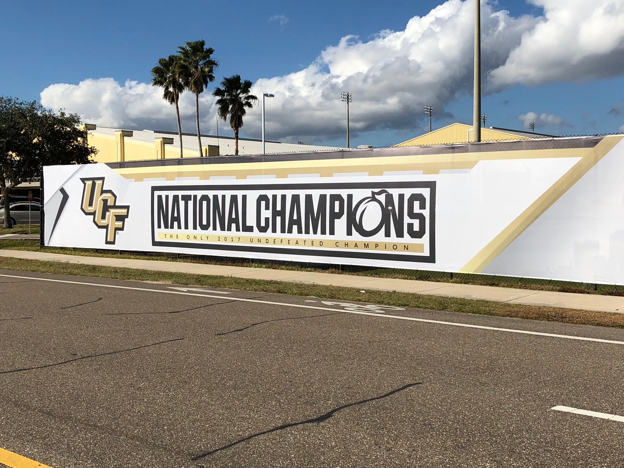os-ucf-national-champions-banner-added-to-football-practice-field-20180122
