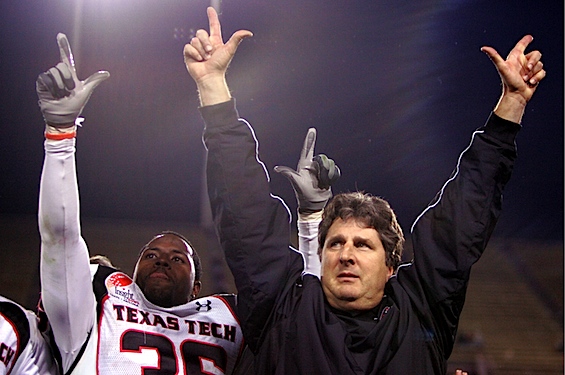 Leach-Guns-Up.jpg