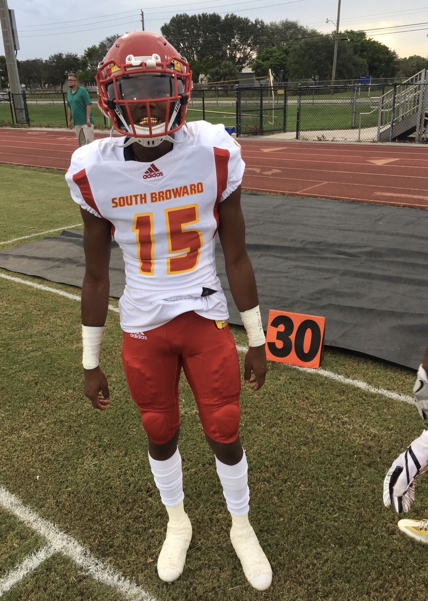 DjT9wZxXgAIT2KD.jpg:large