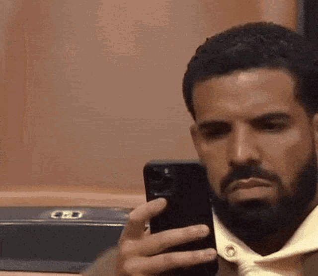 Drakemad Drakeignore GIF - Drakemad Drakeignore Leftonread - Discover &  Share GIFs