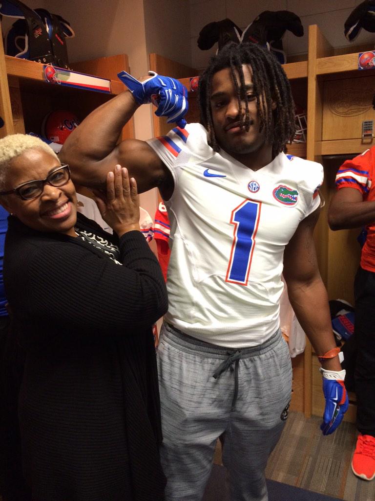 B8KFHe5IYAAp4Ch.jpg:large