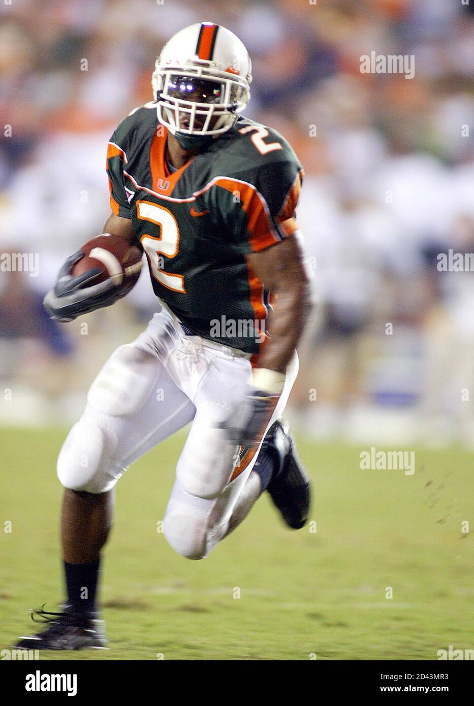 miami-hurricanes-running-back-willis-mcgahee-2-carries-the-ball-for-a-fourth-quarter-touchdown-against-the-pittsburgh-panthers-at-the-orange-bowl-in-miami-florida-november-21-2002-mcgahee-is-a-front-runner-for-the-heisman-trophy-reutersmarc-serota-ms-2D43MR3.jpg